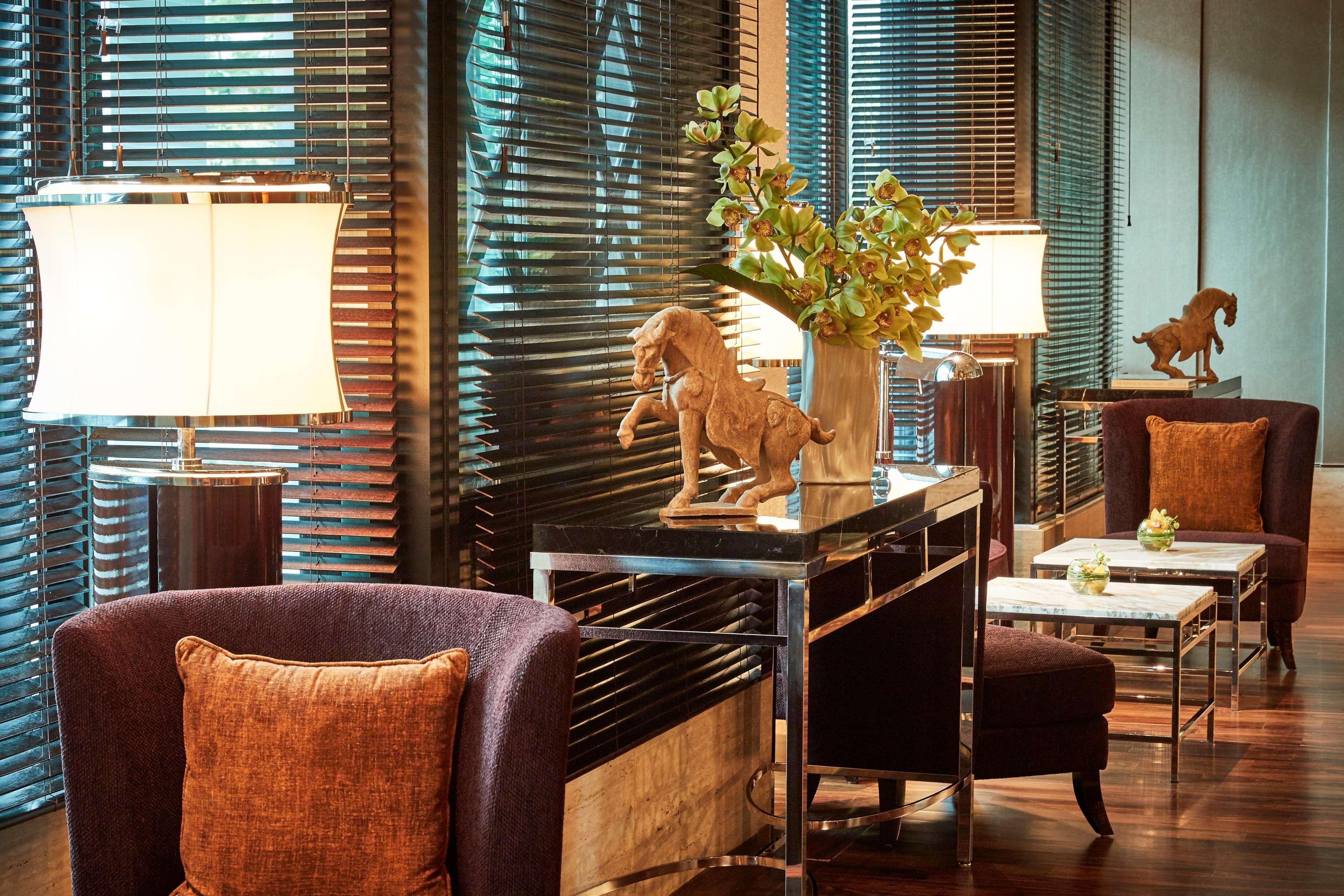 เดอะ แคปิตอล เคมปินสกี โฮเต็ล สิงคโปร์ Hotel ภายนอก รูปภาพ The interior of the lounge