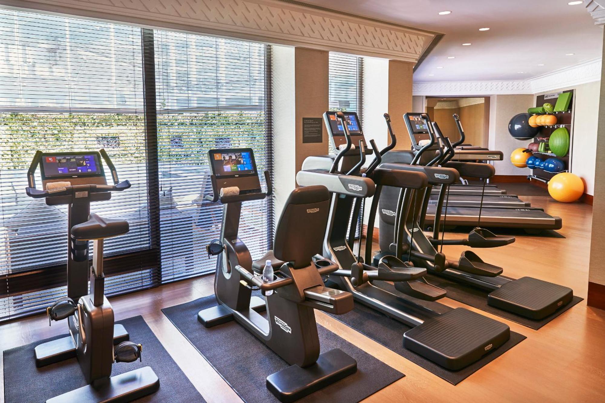 เดอะ แคปิตอล เคมปินสกี โฮเต็ล สิงคโปร์ Hotel ภายนอก รูปภาพ The gym at the hotel